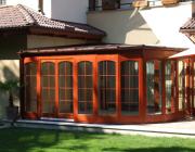 T21, Faszerkezetű télikert üvegtetővel, belső üvegosztókkal és íves szemöldökkel