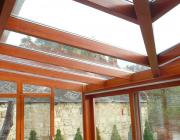 T33, Faszerkezetű télikert emelő toló erkélyajtóval, nyitott állapotban pliszé szúnyoghálóval belülről