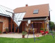 T75, Belső sarokba épült télikert, vápában épült üvegtetővel